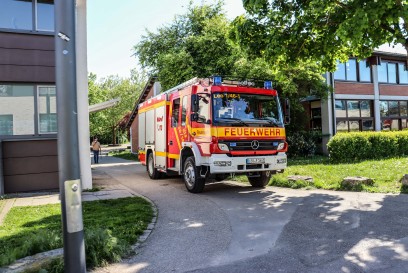 Renningen: Fassade am Schulgebaeude brennt