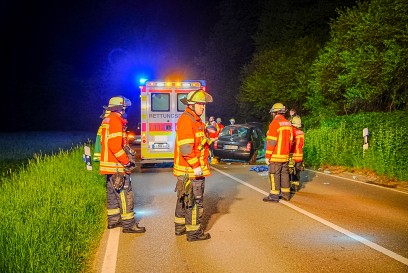 Leinfelden: Schwerer Verkehrsunfall fordert mehrere Schwerverletzte - K1227 voll gesperrt Grossaufgebot von Rettungskraeften 