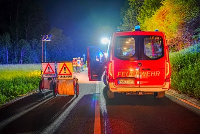 Leinfelden: Schwerer Verkehrsunfall fordert mehrere Schwerverletzte - K1227 voll gesperrt Grossaufgebot von Rettungskraeften 