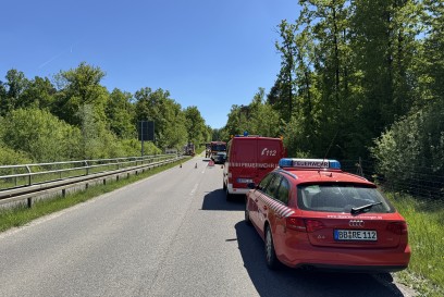 Leonberg-Warmbronn: Opel brennt vollstaendig aus