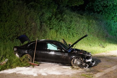 Wendlingen A8: Zu viel PS fuer einen 20-Jaehrigen Bei einem Autorennen am Dienstag auf der A8 verunfallte ein 20-Jaehriger auf der A8