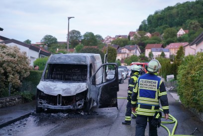 Aichelberg: Transporter brennt voellig aus