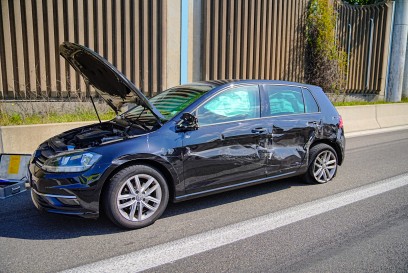 Weilheim: A8 FR Stuttgart Verkehrsunfall zwischen zwei PKW fordert Stau und zeitweise Vollsperrung- zwei Verletzte 