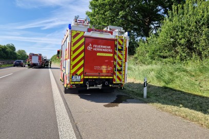 Herrenberg:  Mercedes ueberschlaegt sich und landet neben der Autobahn 