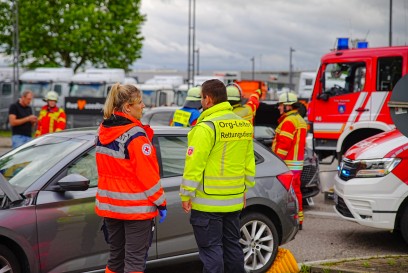 Koengen: Verkehrsunfall fordert Verletzte und Verkehrschaos - Feuerwehr und Rettungsdienst im Einsatz 