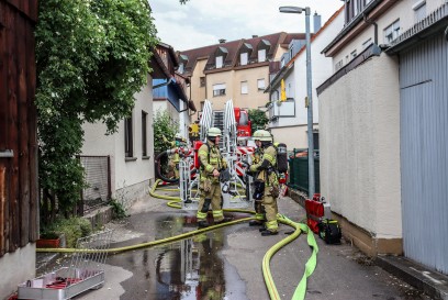 Boeblingen: Schuppen brennt vollstaendig aus - mehrere Betroffene Personen
