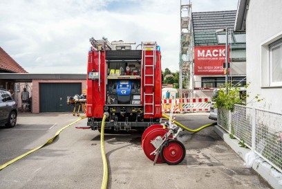 Boeblingen: Schuppen brennt vollstaendig aus - mehrere Betroffene Personen