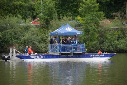 Hassmersheim: Polizeihubschrauber uebt die Rettungitnder Winde 