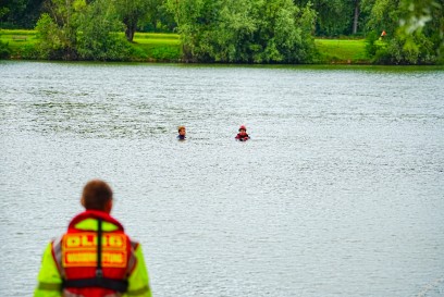 Neckartailfingen: Drama am Aileswasensee – Passanten und Einsatzkraefte sehen Person  dann ist sie weg - Stundenlange Suchaktion 
