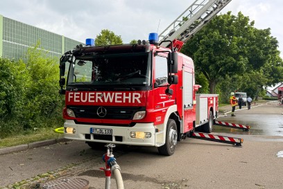 Mehrstetten: Brand in Industriegebiet - Grosseinsatz der Feuerwehr 