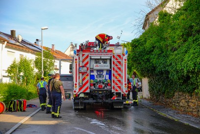 Neufen: Unklare Explosion mit schwer verletzter Person – Feuerwehr und Rettungshubschrauber im Einsatz