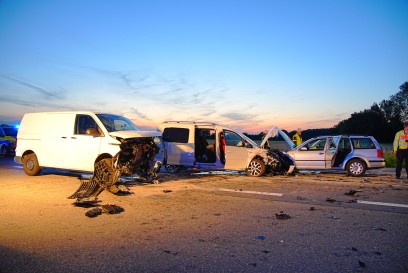 Weilheim: Neun Verletzte nach schwerem Unfall auf der K1250 – darunter vier Kinder