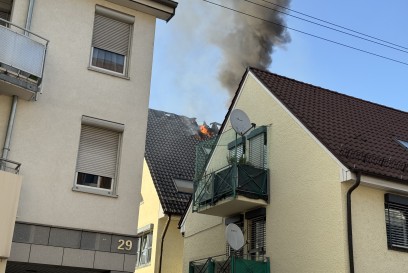 Stuttgart: Grossbrand in Stuttgart-Botnang