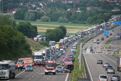 Holzmaden A8: Fehler beim Spurwechsel fuehrt zum Unfall