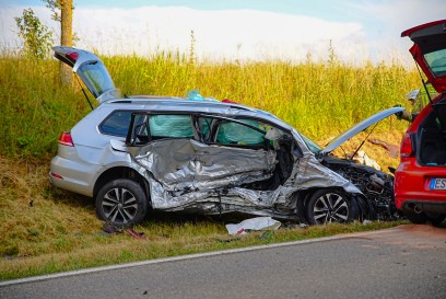Laichingen: Alb Donaukreis: Schwerer Verkehrsunfall mit drei Pkw – Landstrasse voll gesperrt