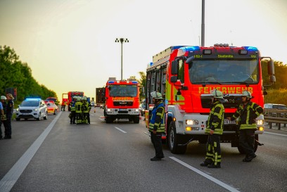 Holzmaden: A8 Verkehrsunfall zwischen mehreren PKW - zwei Spuren gesperrt 