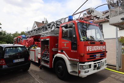 Deizisau: Gemeldeter Kuechenbrandt loesst Grosseinsatz der Feuerwehr aus