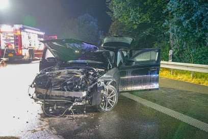 Wendlingen: A8 - Pkw prallt gegen Leitplanke Aquaplaning Unfall - kilometerlanger Stau 