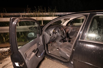 Goeppingen: Junger Fahrzeuglenker verliert Kontrolle ueber PKW und kracht in Leitplanke