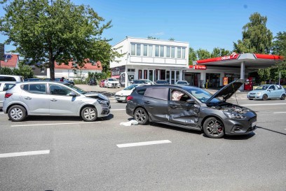 Sindelfingen: Aus Tankstelle falsch heraus gefahren - mit Gegenverkehrs kollidiert