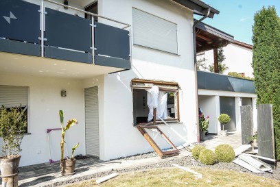 Aidlingen-Dachtel: Gasexplosion zerstoert Wohnung -eine Person schwer verletzt