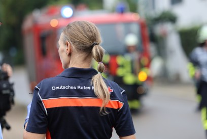 Kuchen: Grosseinsazt der Feuerwehr. Gemeldeter Dachstuhlbrand entpuppt sich als Kellerbrand. Verursacht durch einen Trockner.