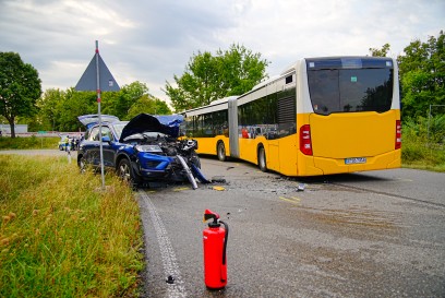 Leinfelden: PKW kollidiert mit Bus - mehrere Verletzte