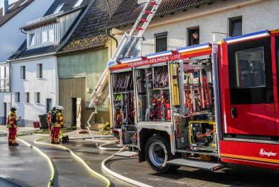 Aidlingen-Dachtel: Ortsdurchfahrt wegen Brand in einer Scheune gesperrt