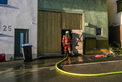 Aidlingen-Dachtel: Ortsdurchfahrt wegen Brand in einer Scheune gesperrt