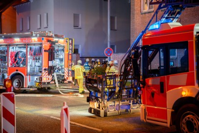 Esslingen: Zimmerbrand fordert mehrere Verletzte - Grosseinsatz an Rettungskraeften 