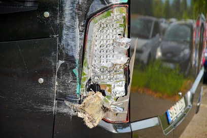 Stuttgart: Linienbus und LKW kollidieren - Kirchheimer Strasse Hoehe Heumaden gesperrt