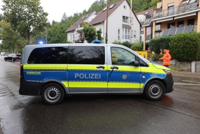 Plochingen: PKW und Betonmischer prallen frontal zusammen. 