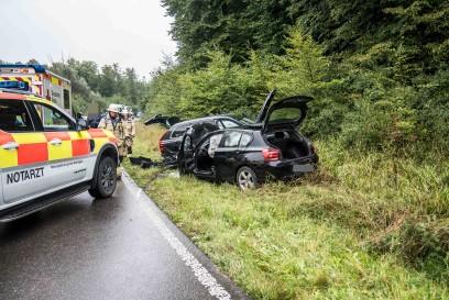 Sindelfingen; Volvo geraet in den Gegenverkehr - mehrere teils schwer verletzte Personen