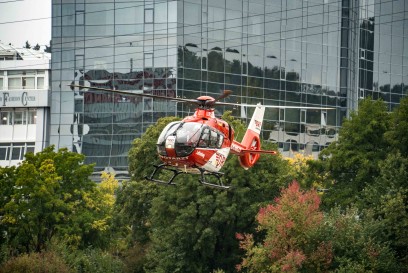 Sindelfingen; Volvo geraet in den Gegenverkehr - mehrere teils schwer verletzte Personen
