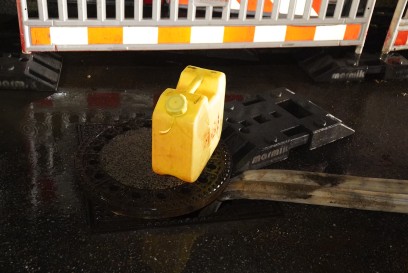 Stuttgart: Dauerregen laesst Baustelle und Keller Ueberlaufen - Feuerwehr im Einsatz