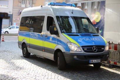 Stuttgart: LKW kippt um - Fahrer Verletzt