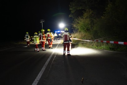 Ehningen: Mercedes kommt von der Fahrbahn ab und ueberschlaegt sich