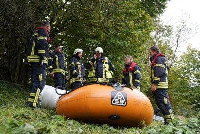 Waiblingen: Maschine rutscht in die Rems – Feuerwehr verhindert Oelaustritt