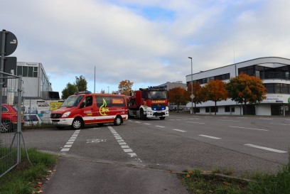 Herrenberg-Gueltstein: Ladung von Muellfahrzeug brennt - Fahrer reagiert Geistesgegenwaertig