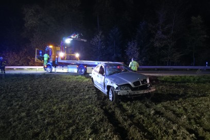 Kuppingen: Nach Unfall von der Unfallstelle gefluechtet - Polizeihupschrauber zur Fahndung eingesetzt 