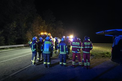 Kuppingen: Nach Unfall von der Unfallstelle gefluechtet - Polizeihupschrauber zur Fahndung eingesetzt 