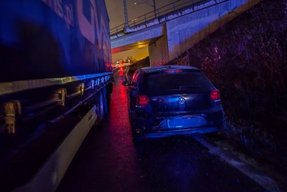 Magstadt: LKW kommt auf Gegenfahrbahn und kracht in Gegenverkehr