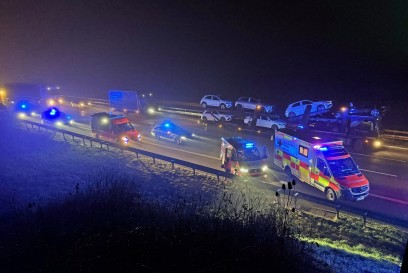 POL-LB: BAB 8, Hoehe Tank- und Rastanlage Denkendorf: Verkehrsunfall mit mehreren Verletzten und hohem Sachschaden Ludwigsburg (ots)