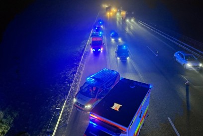 POL-LB: BAB 8, Hoehe Tank- und Rastanlage Denkendorf: Verkehrsunfall mit mehreren Verletzten und hohem Sachschaden Ludwigsburg (ots)