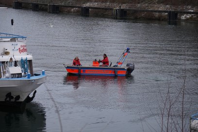 Stuttgart: Wassereinbruch in ein Schiff - Feuerwehr im Einsatz