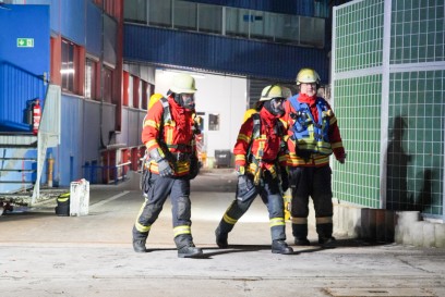 Leinfelden: Grosseinsatz in Chemiefirma - Geborstetes Rohr fuehrt zu Grosseinsatz 
