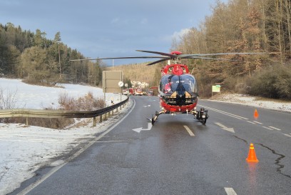 Moetzingen: Pkw Lenker nach Fontalzusammenstoss lebensgefaehrliche verletzt 