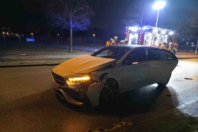 Leonberg: Unfall im Begegnungsverkehr zwischen zwei Mercedes 