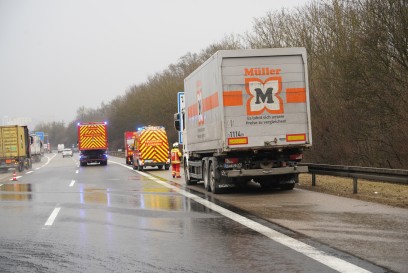 Leonberg: Technischer Defekt loesst LKW Brand aus