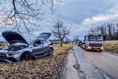 Gaeufelden-Nebringen: Eine leicht verletzte Person nach Frontalzusammenstoss